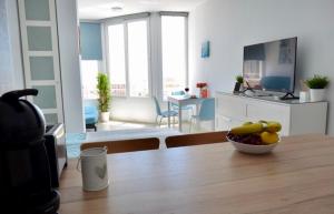 Bright studio apt. with sea view and pool