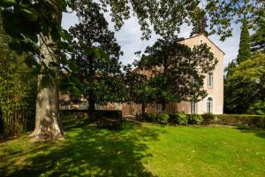 Maisons d'hotes Chateau Haut Gleon : Maison 5 Chambres