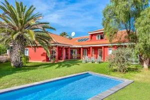Villa Artigar, garden, swimming pool and bbq. - Punta Brava