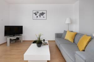 Warsaw Ursynów Modern Apartment by Renters