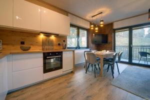 Stylowe i Klimatyczne Apartamenty Sun Seasons 24 w Karpaczu by Noclegi Renters