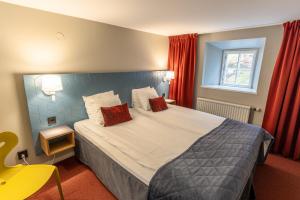 Standard Twin Room room in Dockyard Hotel