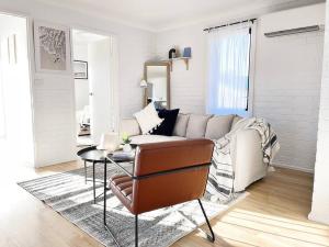 The Shoreline - Absolute Beachfront 2BR Batehaven