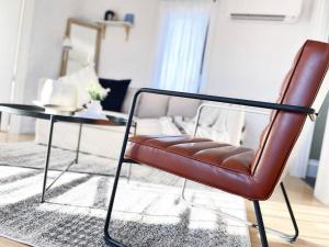 The Shoreline - Absolute Beachfront 2BR Batehaven