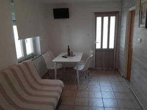 Apartment in Tribunj with air conditioning, WiFi 5038-1