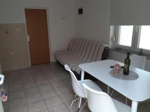 Apartment in Tribunj with air conditioning, WiFi 5038-1