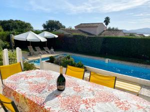 Villa 130m2, near St-Tropez, direct beach access