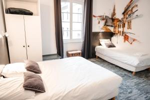 Hotels Hotel des Arts - Centre Cathedrale : Chambre Triple Classique