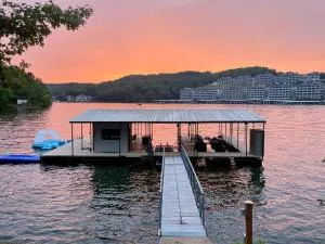 Sunset Harbor Lake of the Ozarks Lake Front House w HUGE dock, boat slips, kayaks, paddle boards, MM35 4bd 3ba - Edwards