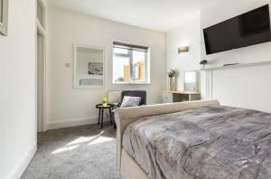 Luxury 3-Bed Apartment Near To London With Parking