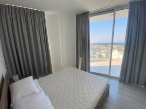 McKenzie 2 bedrooms Seaview Residence