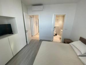 McKenzie 2 bedrooms Seaview Residence