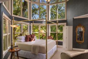 Tree-Top Suite  room in Arsenic and Old Lace Bed & Breakfast Inn