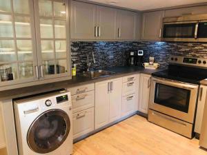 Mountain Getaway - Pool, Hot Tub, Balcony, WiFi