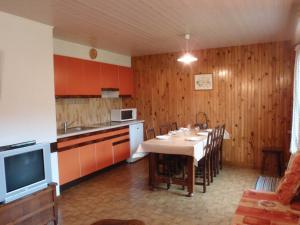 Rez de chalet calme avec terrasse - 2 chambres, proche pistes à La Clusaz - FR-1-437-10