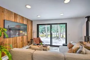 Modern Riverfront Home 6 Mi to Big Sky Town! - Gallatin Gateway