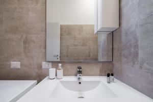 [Linate Airport] Elegant Suite,Tram 1 minute away