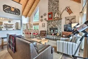 Lovely Lake Arrowhead Cabin with Furnished Deck - North Shore