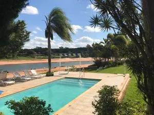 Casa de campo inteira de frente pra Represa Avaré - 阿瓦雷