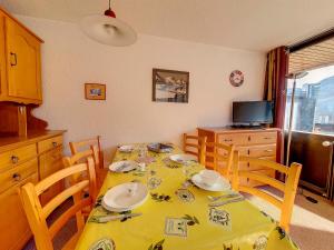 Appartement lumineux 2 P - Ski aux pieds - Balcon - 6 pers - Wifi - FR-1-344-1045