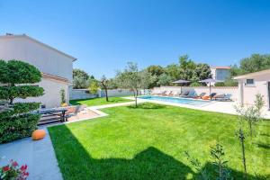 Apartment with private pool
