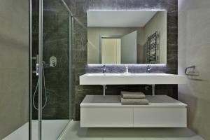 Sunset Cliffs Luxury Apart with Sea View