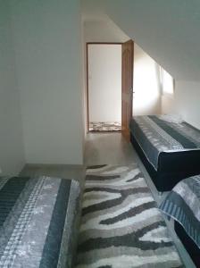 SZERETET FA-HÁZ VÁSÁROSNAMÉNY GERGELYIUGORNYA