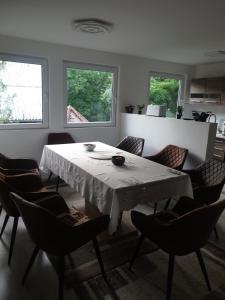 SZERETET FA-HÁZ VÁSÁROSNAMÉNY GERGELYIUGORNYA