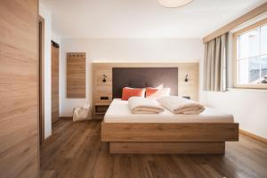 Three-Bedroom Apartment room in Almhof Fiss