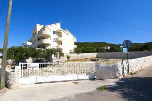 Apartments by the sea Slatine, Ciovo - 1139