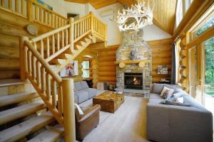 Chalet Silver Fox SPA at Fiddlers Lake