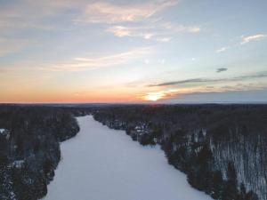 Chalet Silver Fox SPA at Fiddlers Lake