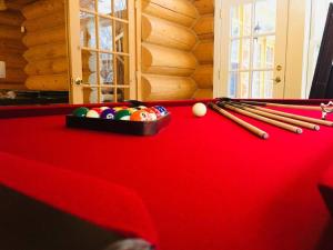 Chalet Silver Fox SPA at Fiddlers Lake