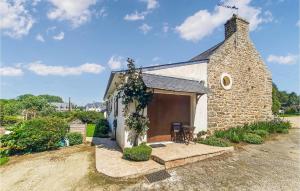 Maisons de vacances Gorgeous Home In Tregunc With Kitchen : photos des chambres