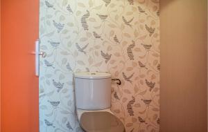 Maisons de vacances Cozy Home In Lhon With Wifi : photos des chambres