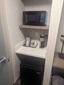 Standard Queen Room with Two Queen Beds room in Country Inn & Suites by Radisson Bountiful UT