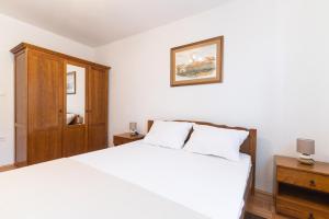 Apartments by the sea Preko, Ugljan - 20210