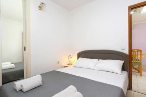 Apartments and rooms with parking space Marina, Trogir - 5953