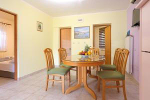 Apartments and rooms with parking space Marina, Trogir - 5953