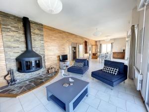 Maisons de vacances Villa avec jardin et acces direct plage, terrasse, 5 chambres, 2 salles d'eau, wifi, parking - FR-1-361-132 : photos des chambres