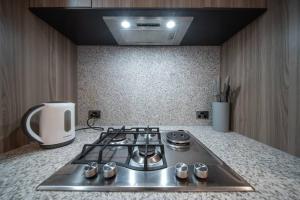 Modern 2 Bedroom Apt Close to CBD （TI140822）