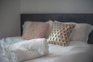 Modern 2 Bedroom Apt Close to CBD （TI140822）