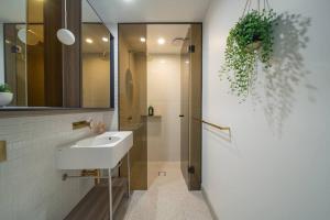 Modern 2 Bedroom Apt Close to CBD （TI140822）