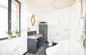 Gorgeous Home In Villeseque Des Corbier