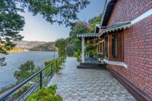 SaffronStays Gardens on the Lake - 2BR pet & elderly-friendly lakefront villa with lawns, bonfire & kitchenette near Nainital