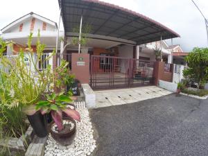 D HOMESTAY SERI ISKANDAR