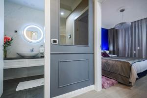 DiVine Luxury Apartment Blue