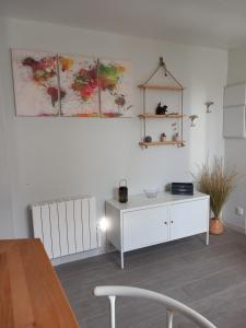 Appartements Jolie T2 au coeur du bourg : photos des chambres