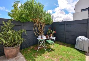 Flatlet 2.1km from Iconic Blaauwberg Beach