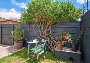 Flatlet 2.1km from Iconic Blaauwberg Beach